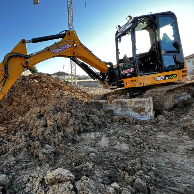 jcb-85_z1-3